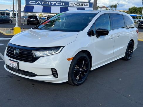 Used 2023 Honda Odyssey Sport image 3