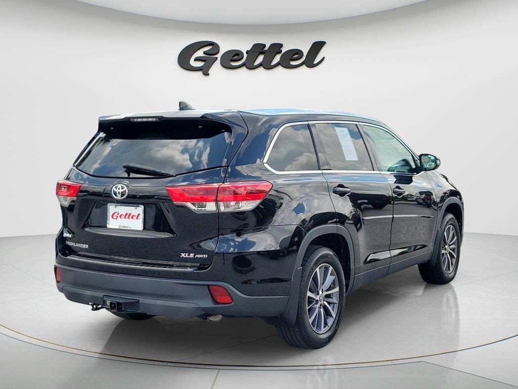 Used 2019 Toyota Highlander XLE AWD/4WD image 5