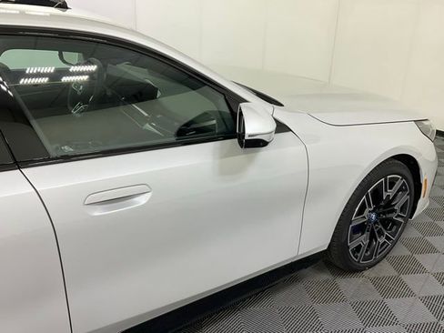 Used 2024 BMW i5 eDrive40i w/ M Sport Package image 10