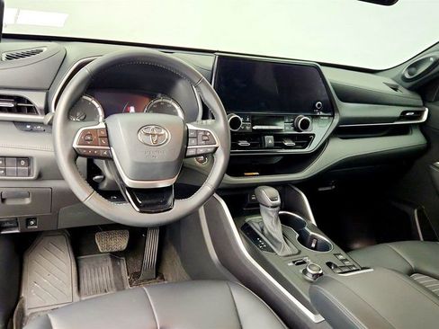 Used 2023 Toyota Highlander XSE AWD/4WD image 13