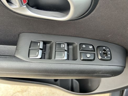 Used 2018 Kia Soul w/ Convenience Package FWD image 16