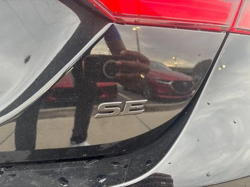 Used 2021 Toyota Camry SE FWD image 9