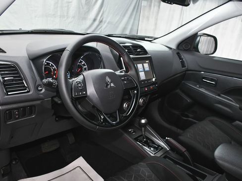 Used 2025 Mitsubishi Outlander Sport LE AWD/4WD image 17