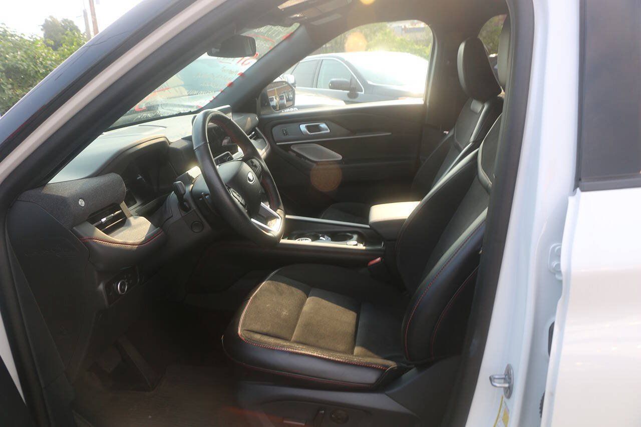 Certified 2025 Ford Explorer ST AWD/4WD image 11