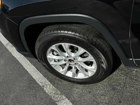 Used 2020 Jeep Cherokee Latitude w/ Cold Weather Group image 12