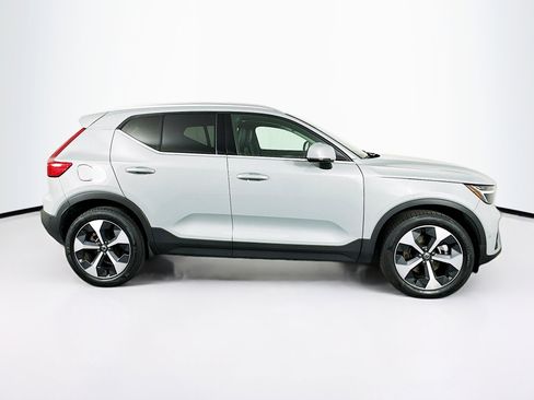 Used 2025 Volvo XC40 B5 Plus AWD/4WD image 10
