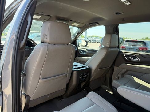 Used 2021 Chevrolet Suburban Z71 w/ Z71 Off-Road Package image 8