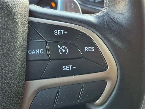 Used 2016 Jeep Grand Cherokee Limited w/ Luxury Group II AWD/4WD image 14