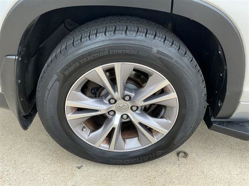 Used 2015 Toyota Highlander XLE image 23