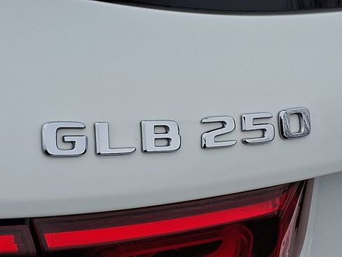 Certified 2022 Mercedes-Benz GLB 250 4MATIC image 34