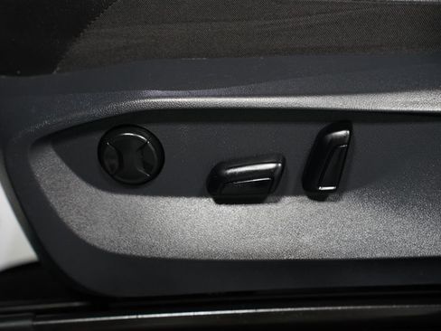 Used 2022 Volkswagen Tiguan SE FWD image 30