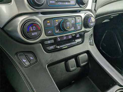 Used 2017 Chevrolet Suburban LT image 19