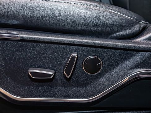 Used 2023 Ford F150 Lariat w/ Equipment Group 502A High image 21