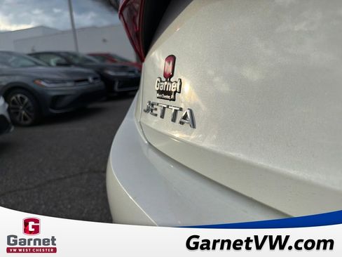Certified 2023 Volkswagen Jetta SE image 40