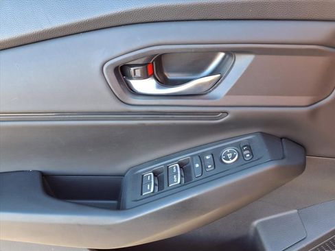 Used 2023 Honda Accord EX image 17