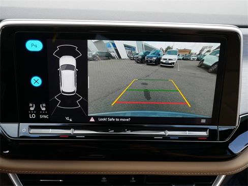 Certified 2024 Volkswagen Atlas Cross Sport SE w/ Panoramic Sunroof Package image 29