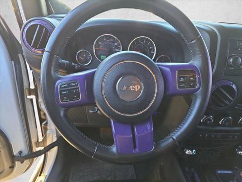 Used 2015 Jeep Wrangler Unlimited Rubicon w/ Connectivity Group image 13