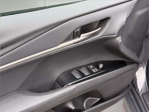 Used 2025 Toyota Camry SE image 17