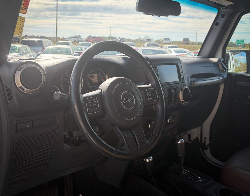 Used 2016 Jeep Wrangler Unlimited Sahara AWD/4WD image 2