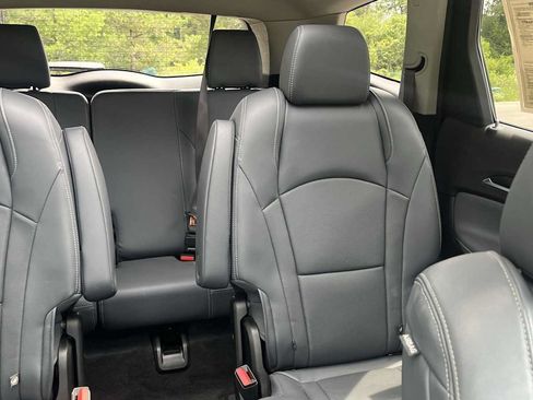 Used 2019 Buick Enclave Essence AWD/4WD image 33