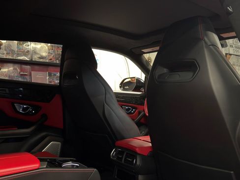 Used 2019 Lamborghini Urus AWD/4WD image 33