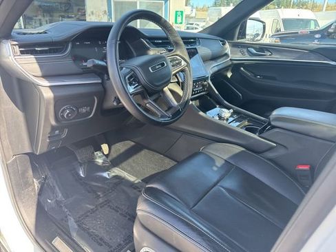 Used 2023 Jeep Grand Cherokee L Overland w/ Advanced Protech Group III image 17