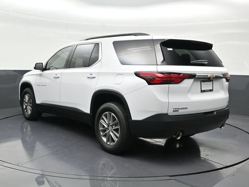 Used 2024 Chevrolet Traverse LT image 3