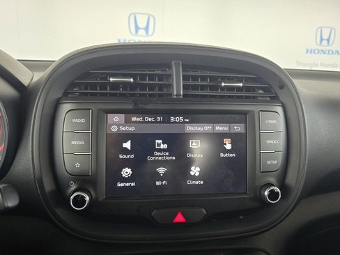 Used 2024 Kia Soul LX image 9