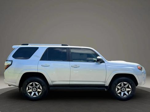 Used 2018 Toyota 4Runner TRD Off-Road AWD/4WD image 9