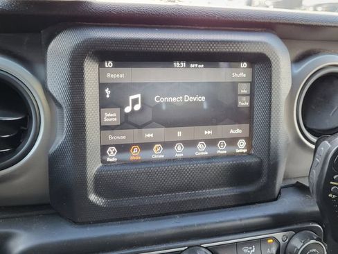 Used 2018 Jeep Wrangler Unlimited Sport S AWD/4WD image 16