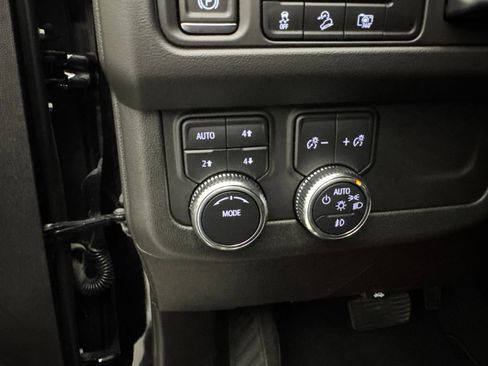 Used 2024 GMC Yukon AT4 w/ Technology Package AWD/4WD image 31