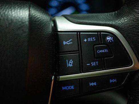 Used 2023 Toyota Sienna XLE FWD image 24