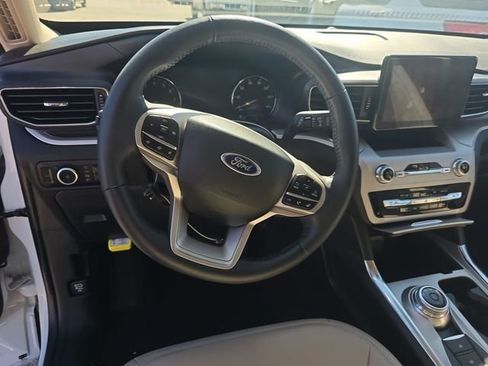 Used 2023 Ford Explorer XLT w/ Equipment Group 202A image 7