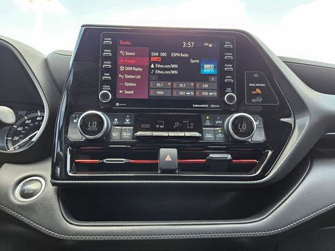 Used 2021 Toyota Highlander XSE FWD image 24