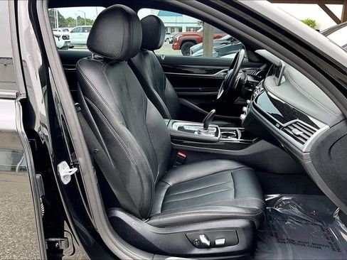 Used 2019 BMW 740i w/ M Sport Package image 29