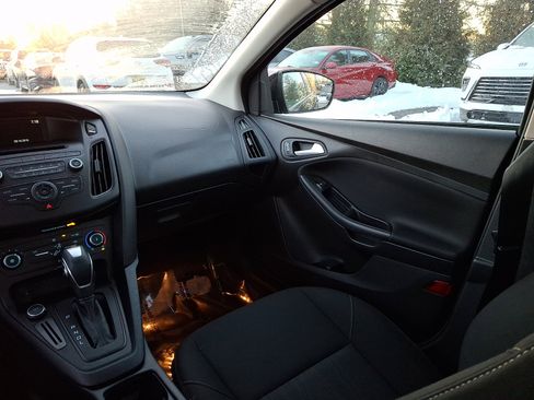 Used 2016 Ford Focus SE image 16