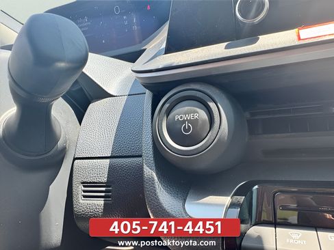 Used 2026 Toyota Prius LE FWD image 17
