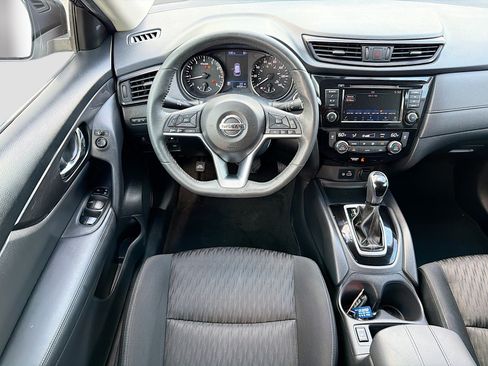 Used 2018 Nissan Rogue SV FWD image 16