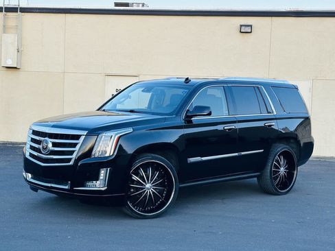 Used 2015 Cadillac Escalade Premium image 4
