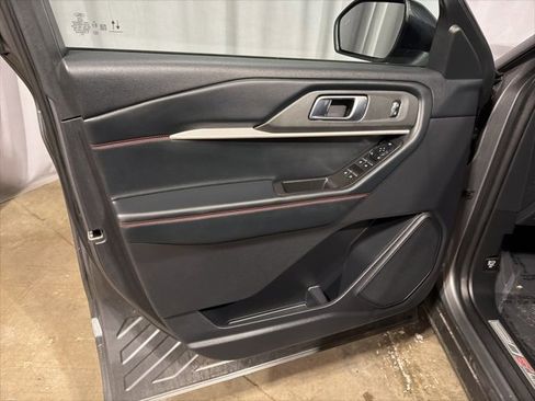 Used 2025 Ford Explorer ST-Line image 8