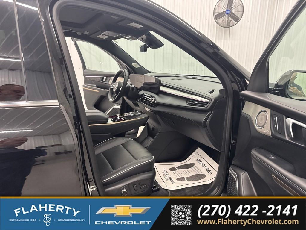 Used 2025 Buick Enclave Avenir w/ Super Cruise Package AWD/4WD image 13