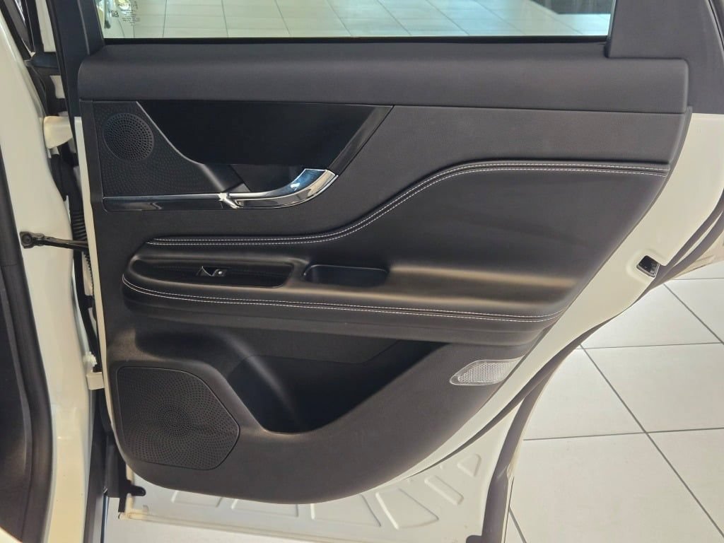 Used 2023 Lincoln Corsair AWD image 9