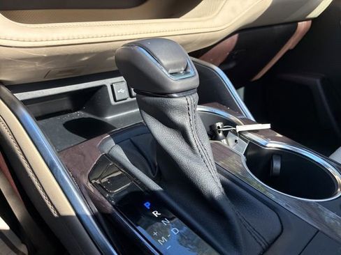 Used 2021 Toyota Highlander Platinum image 32