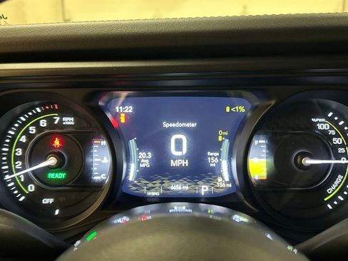 Used 2025 Jeep Wrangler Unlimited Sahara AWD/4WD image 15