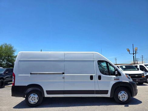 Used 2019 RAM ProMaster 2500 w/ Interior Convenience Group FWD image 2