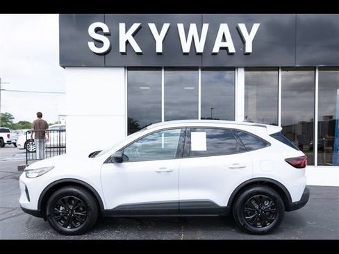 Used 2025 Ford Escape Active AWD/4WD image 2