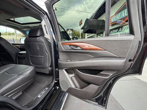 Used 2019 Cadillac Escalade Premium Luxury image 22