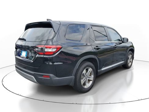 Used 2025 Honda Pilot EX-L image 6
