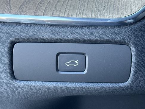 New 2026 Volvo XC60 B5 Plus w/ Climate Package PRO AWD/4WD image 32