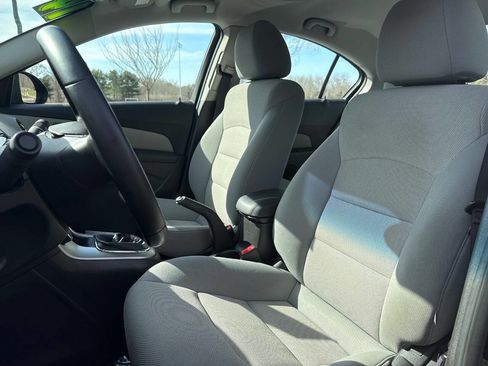 Used 2014 Chevrolet Cruze LT w/ Technology Package image 12